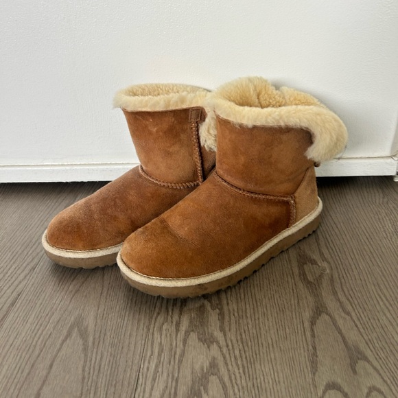 UGG Brown Winter Boots - Picture 1 of 3